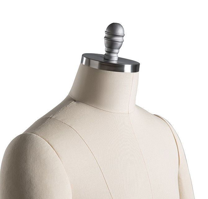 Thợ may điều chỉnh hình dạng váy Người mẫu đứng với lồng Dummy Europe Size